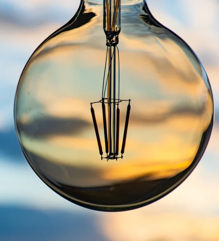beautiful-defocused-sunset-light-bulb-sunset-sunrise-background-electricity2 Image description